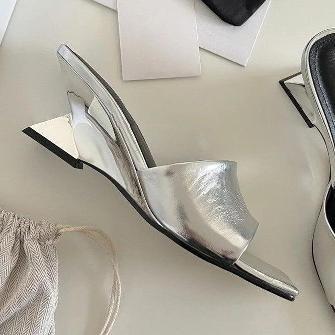 Damen Mules mit Metallic-Obermaterial und Blockabsatz