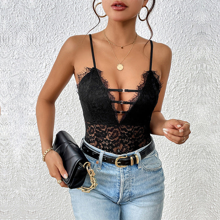 Damen Body mit Spitzenverzierungen und raffiniertem V-Ausschnitt W&W Mode