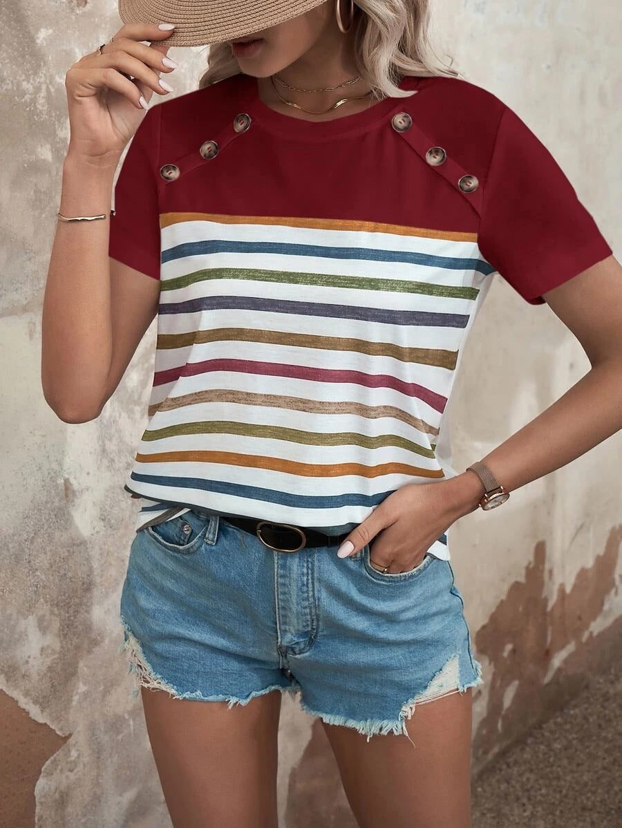 Damen gestreiftes T-Shirt mit modischen Knopfdetails und Rundhalsausschnitt W&W Mode