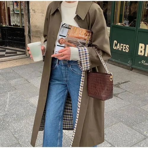 Damen eleganter Trenchcoat mit schmalem Schnitt und praktischen Taschen W&W Mode