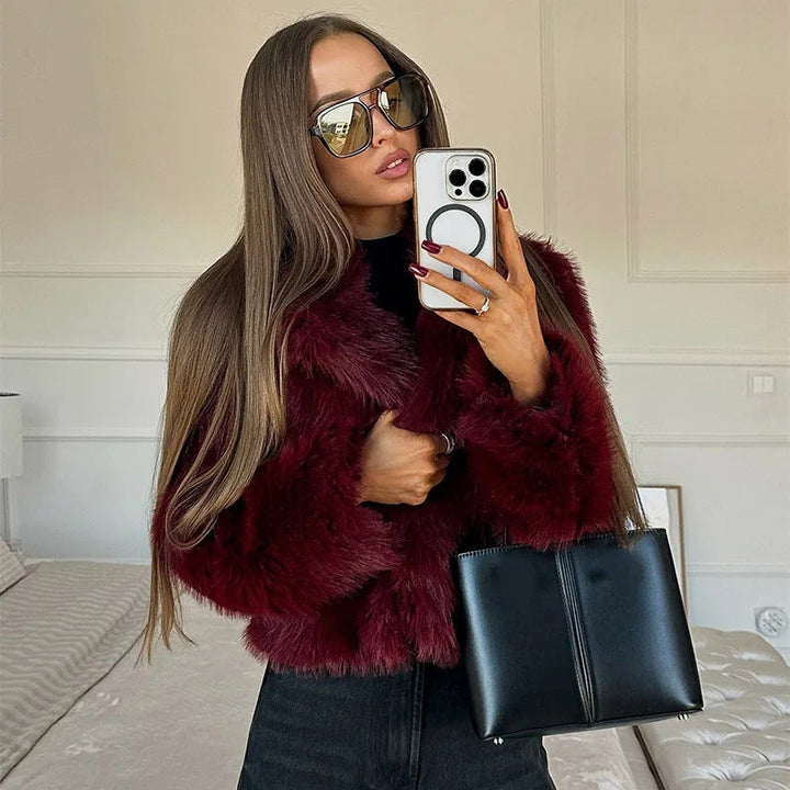Damen Kunstpelzjacke mit voluminösem Kragen und elegantem Schnitt W&W Mode