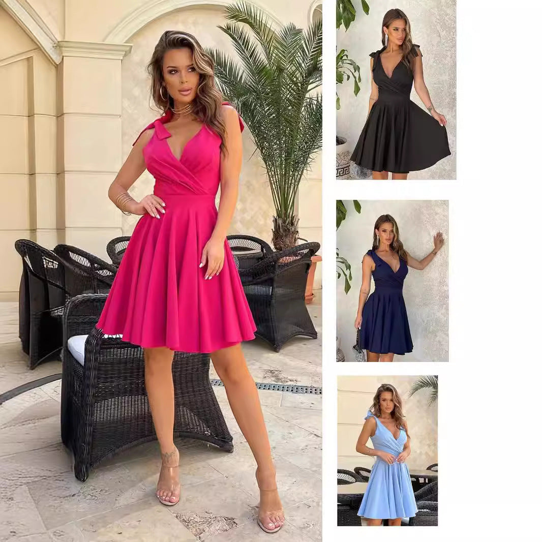 W&W Mode | Ärmelloses einfarbiges tiefes V-Ausschnitt-Minikleid