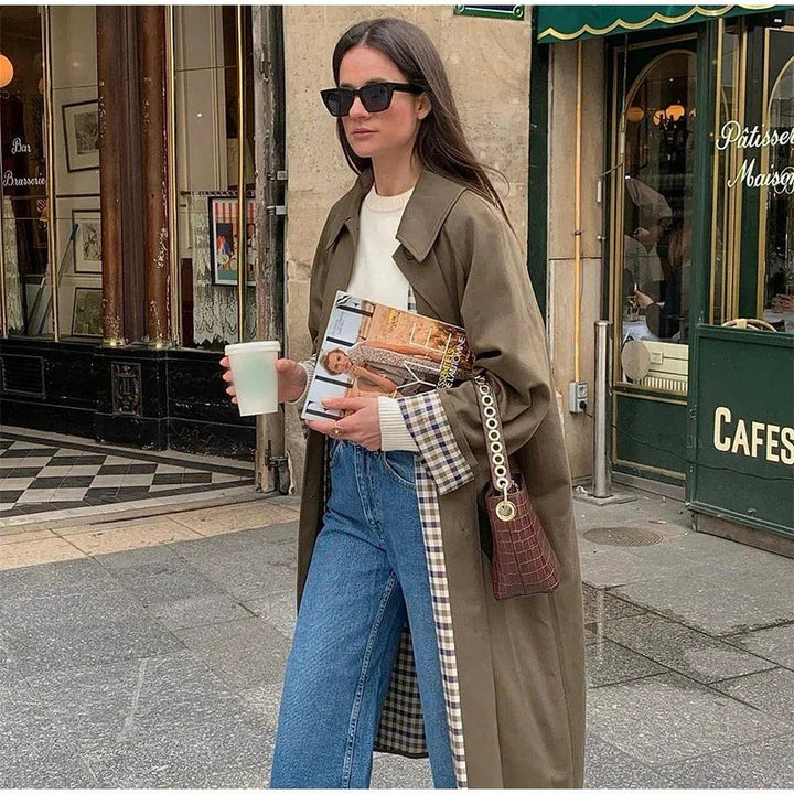 Damen eleganter Trenchcoat mit schmalem Schnitt und praktischen Taschen W&W Mode