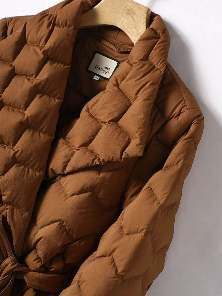 Elegante Daunenjacke mit Gürtel