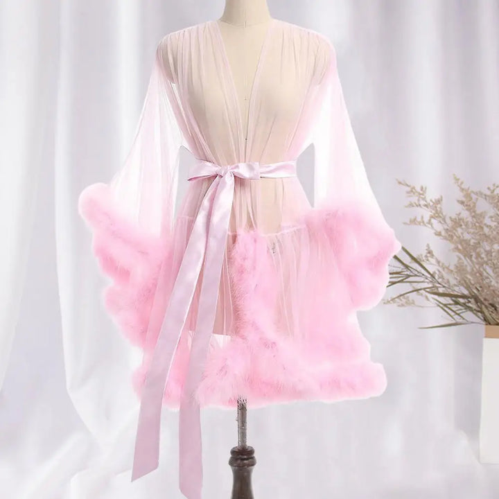 Damen Kleid aus transparentem Tüll mit Federsaum und Satinband