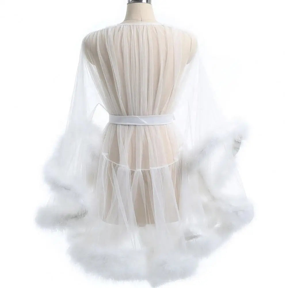 Damen Kleid aus transparentem Tüll mit Federsaum und Satinband