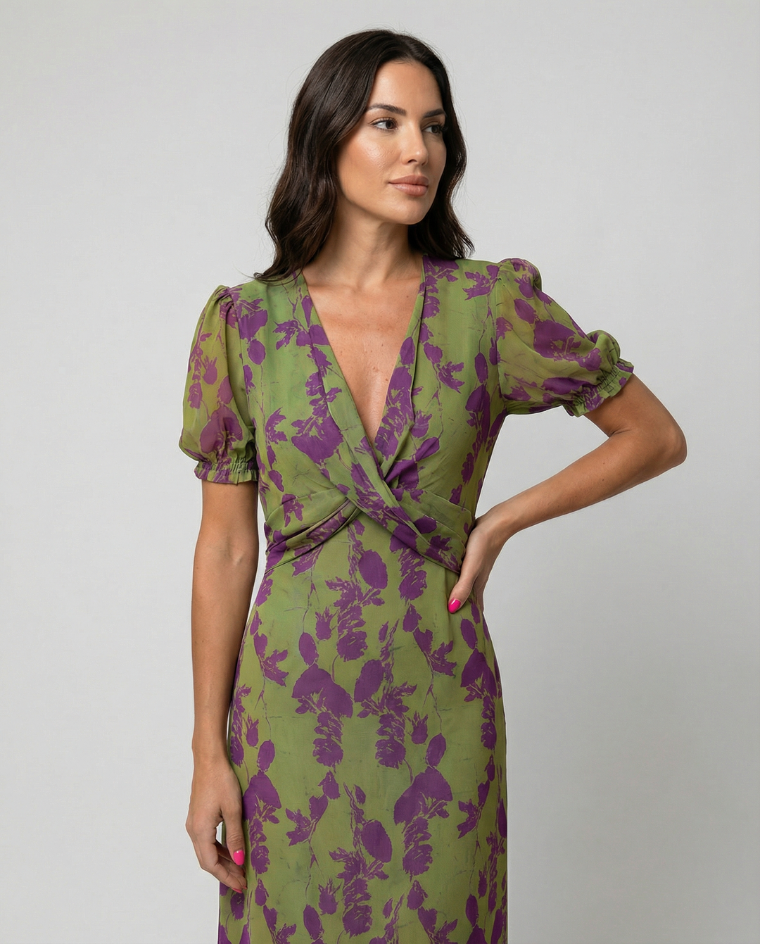 Leichtes Sommerkleid mit Blumenmuster und V-Ausschnitt für den Alltag | W&W Mode