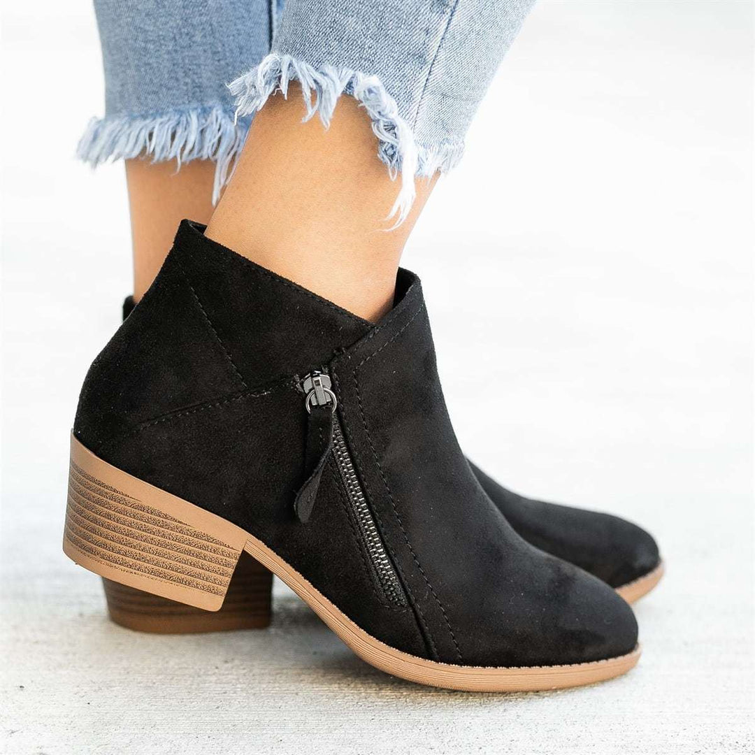 Schwarze orthopädische Lederstiefel mit Absatz und Reißverschluss