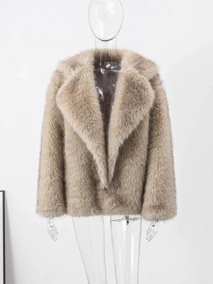 W&W Mode | Noble Damen Pelzmantel mit zeitloser Eleganz - Winter 2024