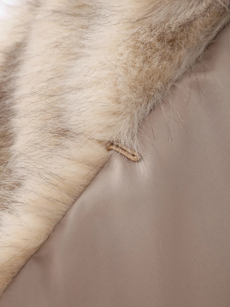 W&W Mode | Noble Damen Pelzmantel mit zeitloser Eleganz - Winter 2024