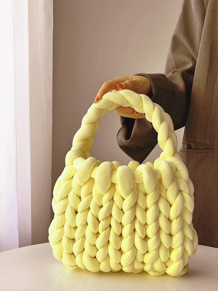 Damen Tasche aus handgewebtem Material