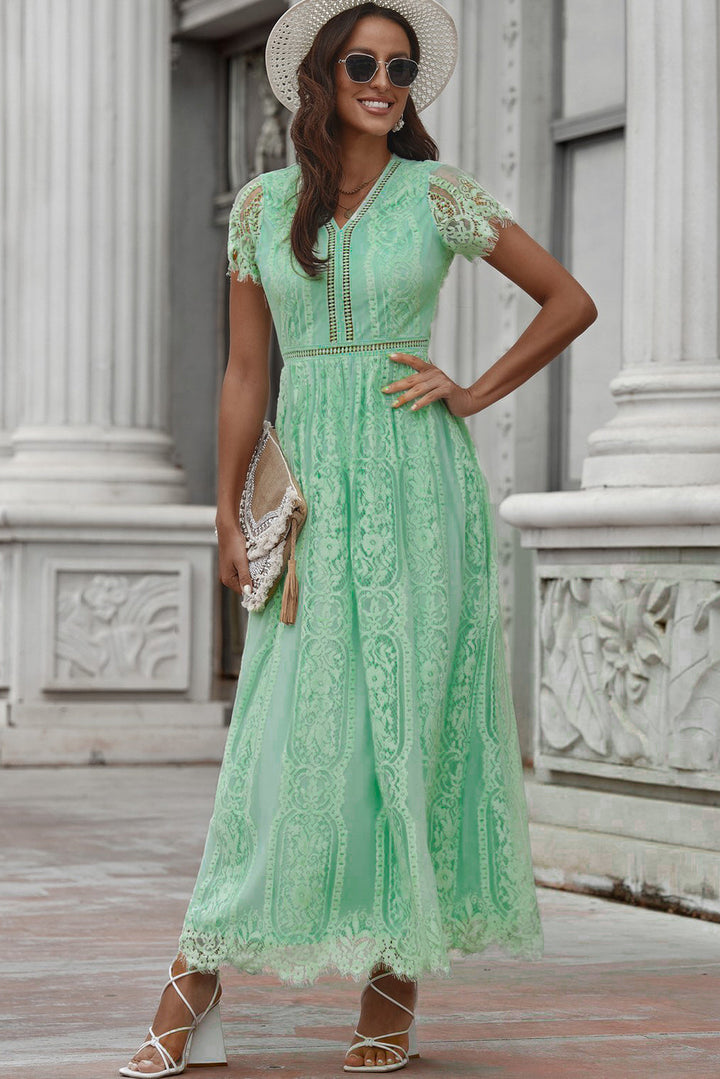 W&W Mode | Lace Plunge Kleid Mit Gewelltem Saum