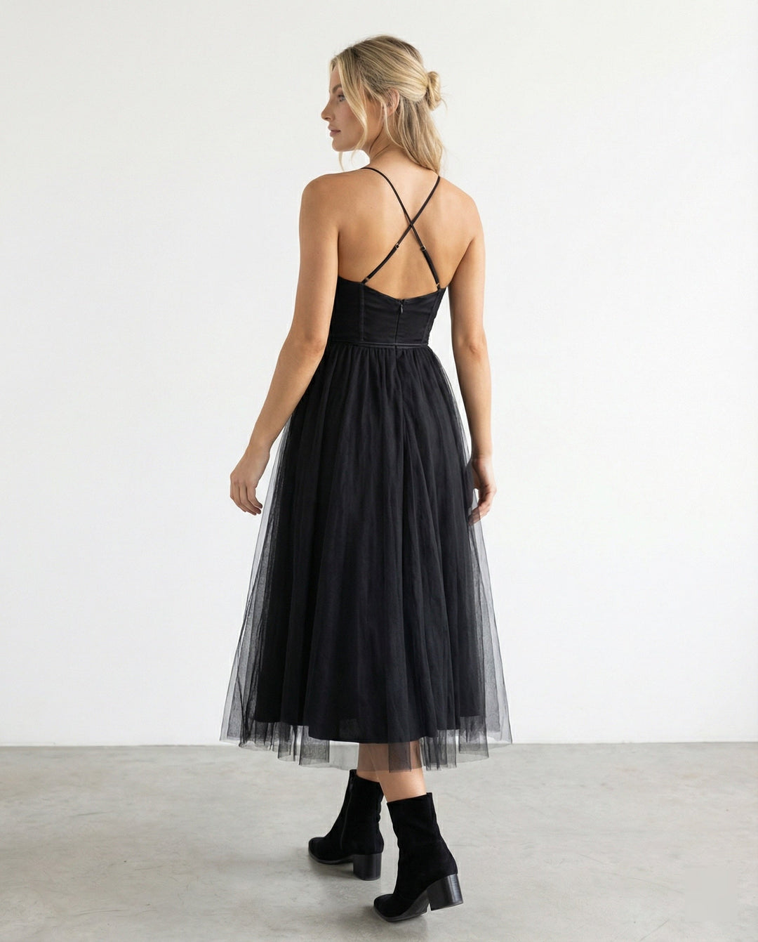 Damen Festkleid mit fließender Silhouette und betonter Taille