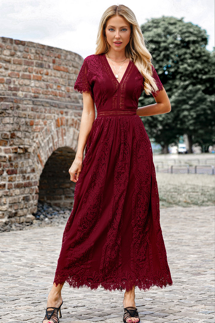 W&W Mode | Lace Plunge Kleid Mit Gewelltem Saum