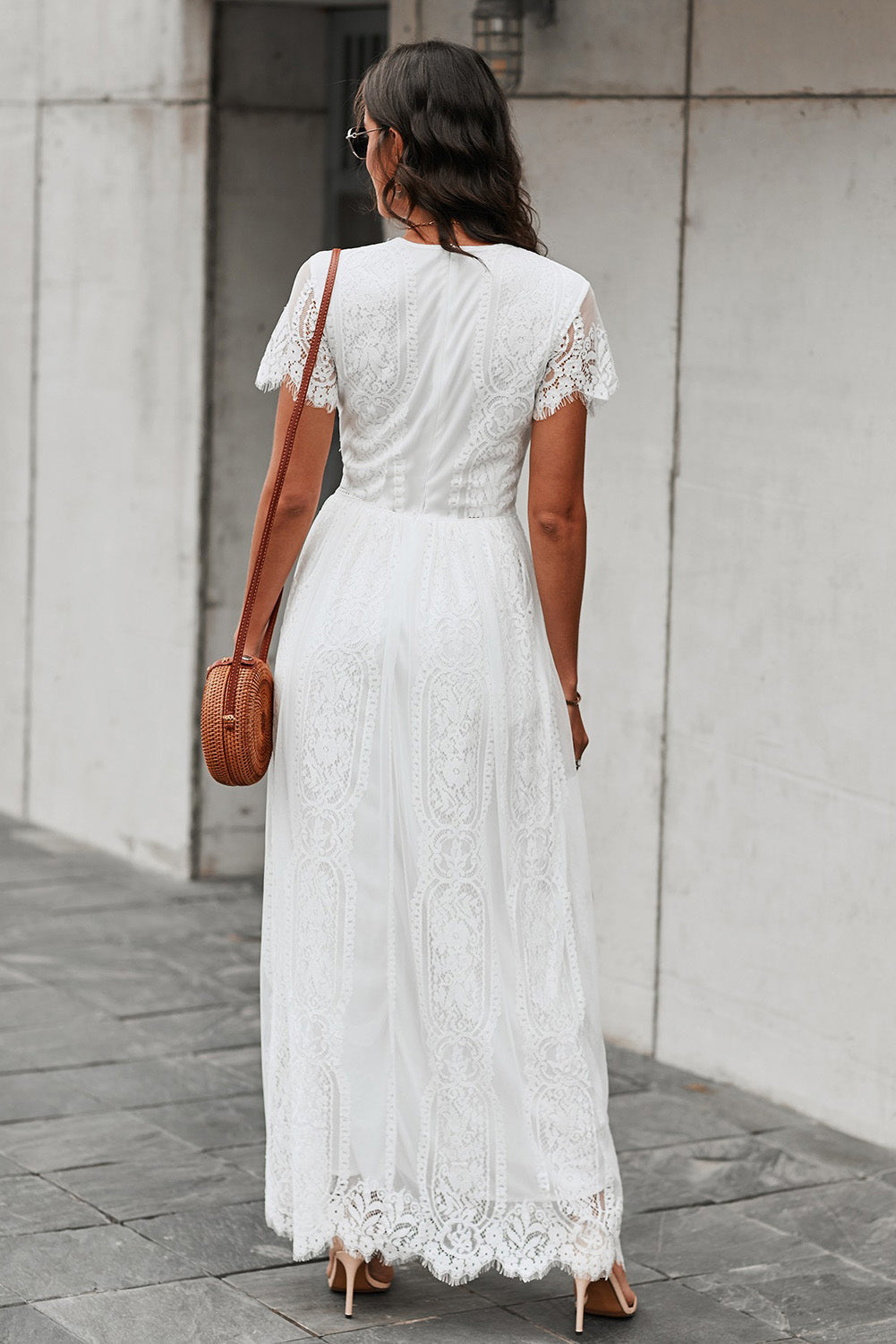 W&W Mode | Lace Plunge Kleid Mit Gewelltem Saum