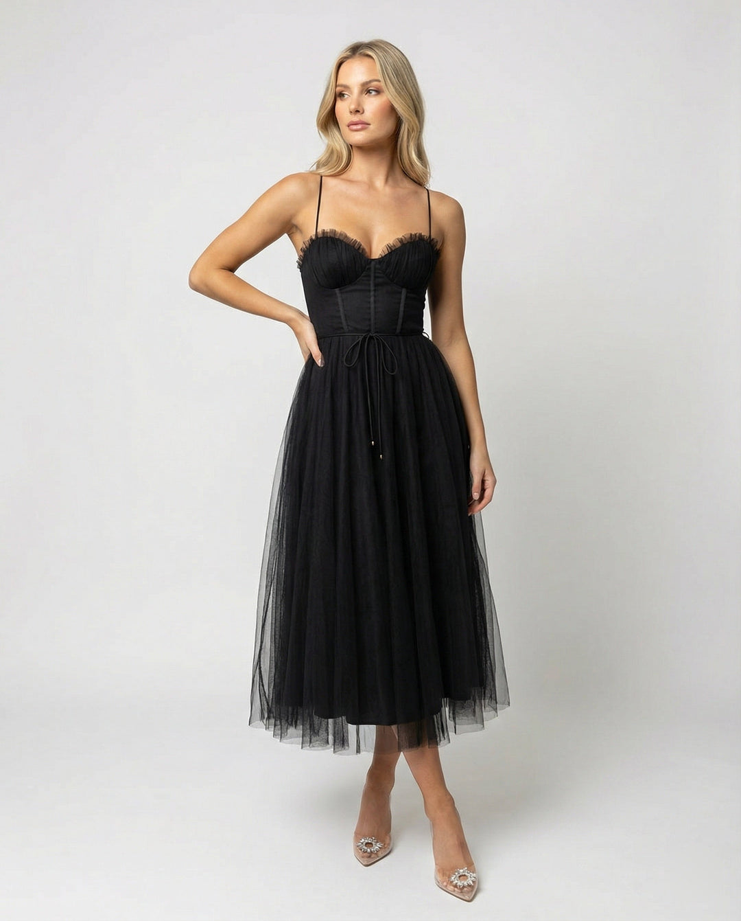 Damen Festkleid mit fließender Silhouette und betonter Taille