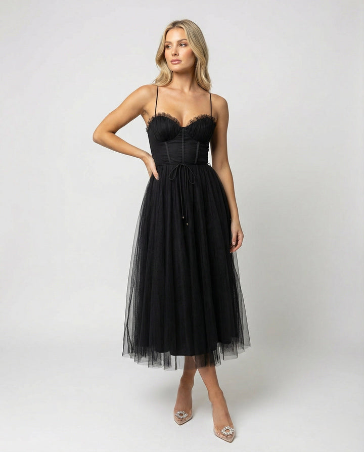 Damen Festkleid mit fließender Silhouette und betonter Taille