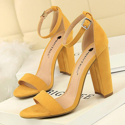 W&W Mode | Hohe Blockabsatz Pumps Schnalle