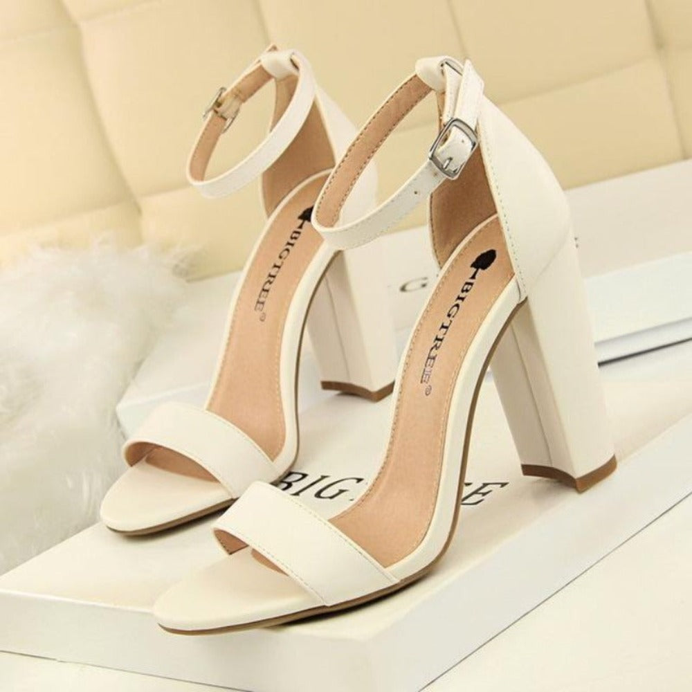 W&W Mode | Hohe Blockabsatz Pumps Schnalle