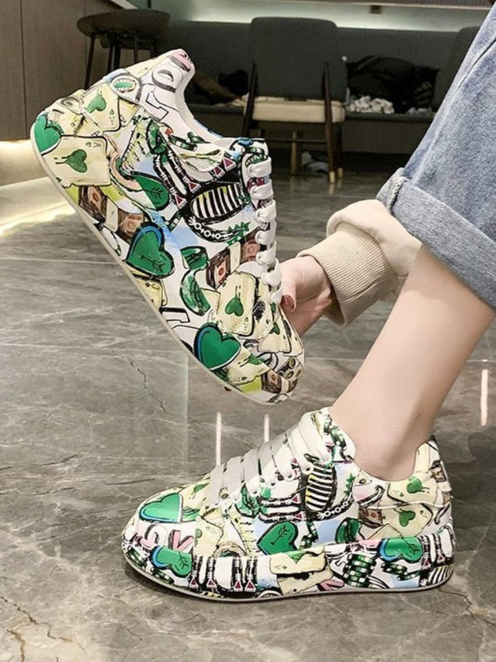 W&W Mode | Lässige Sneakers im Graffiti-Stil für Frauen