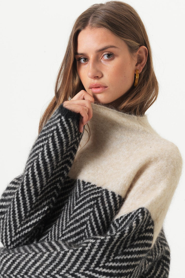 W&W Mode – Stylischer Pullover mit hohem Kragen
