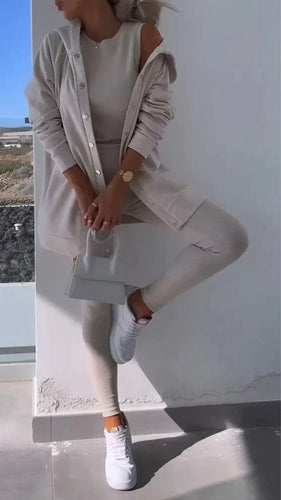 W&W Mode - Dreiteiliges Set bestehend aus einer Strickjacke mit Kapuze, einem Oberteil und einer Hose