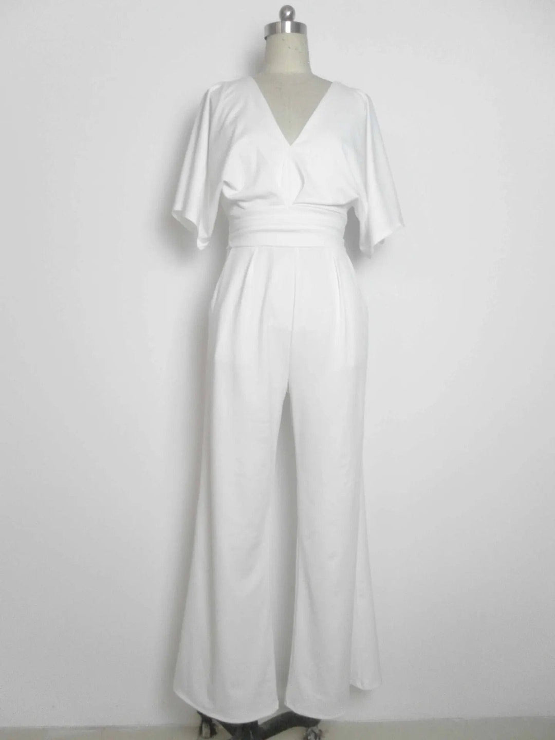 Eleganter Jumpsuit mit V-Ausschnitt