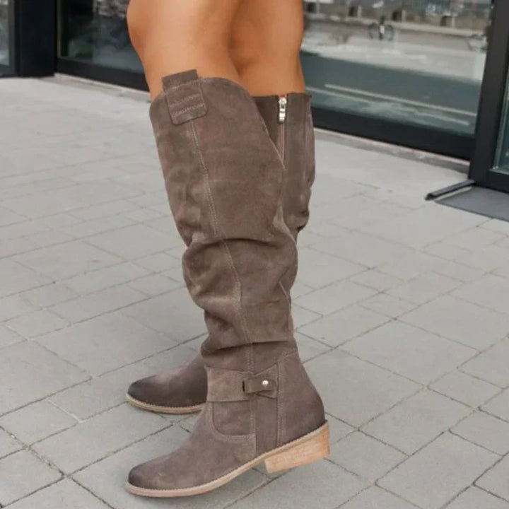 – Modische Stiefel
