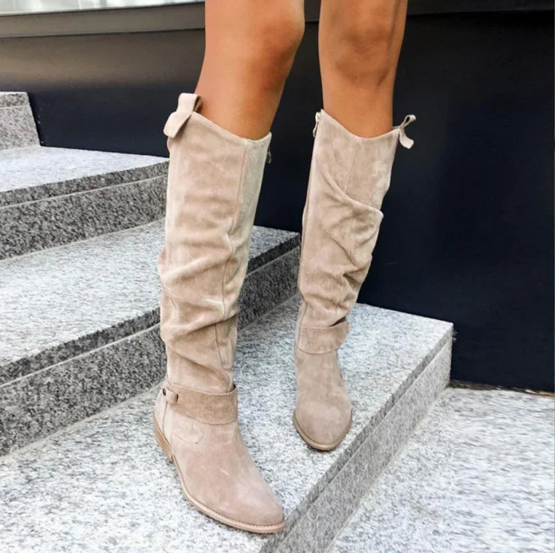 – Modische Stiefel