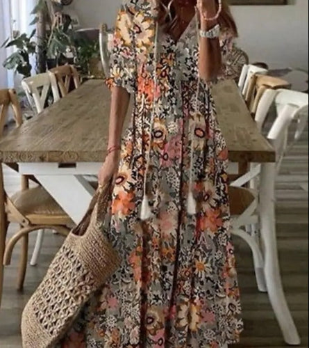 W&W Mode | Maxikleid mit halben Ärmeln und V-Ausschnitt mit Blumenmuster
