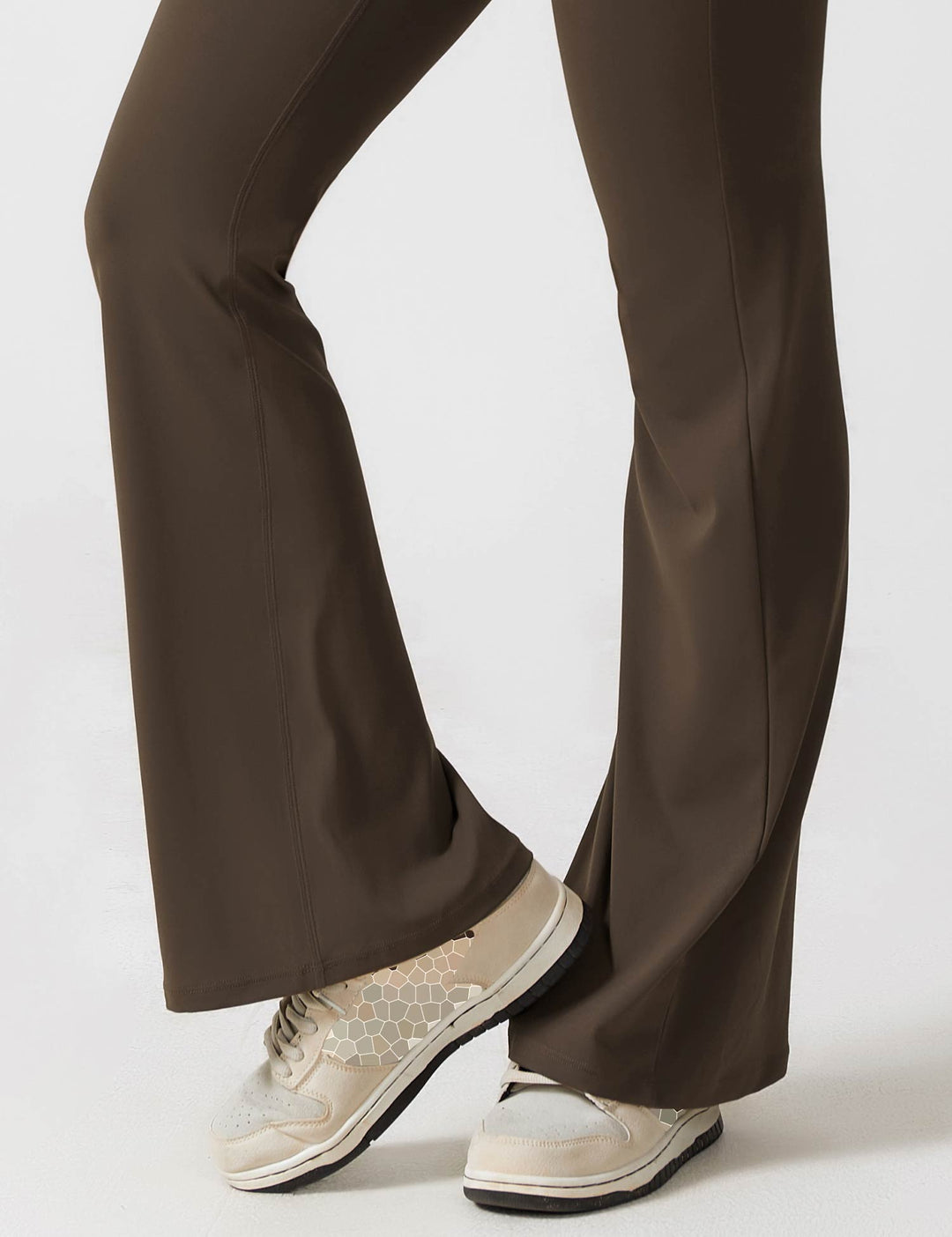 W&W Mode | Hals Jumpsuit mit Ausgestellten Beinen | Elegantes und Figurbetontes Design