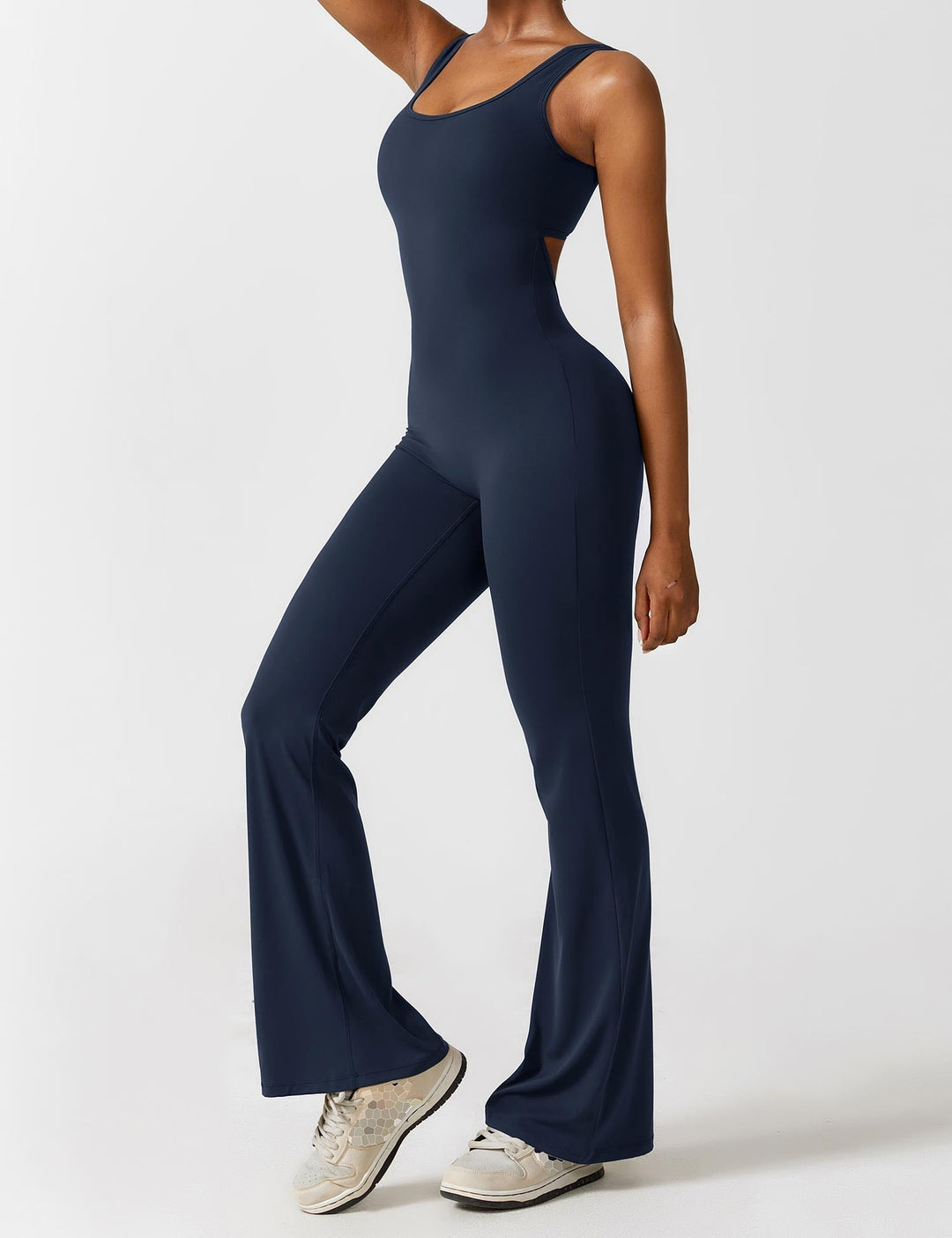W&W Mode | Hals Jumpsuit mit Ausgestellten Beinen | Elegantes und Figurbetontes Design