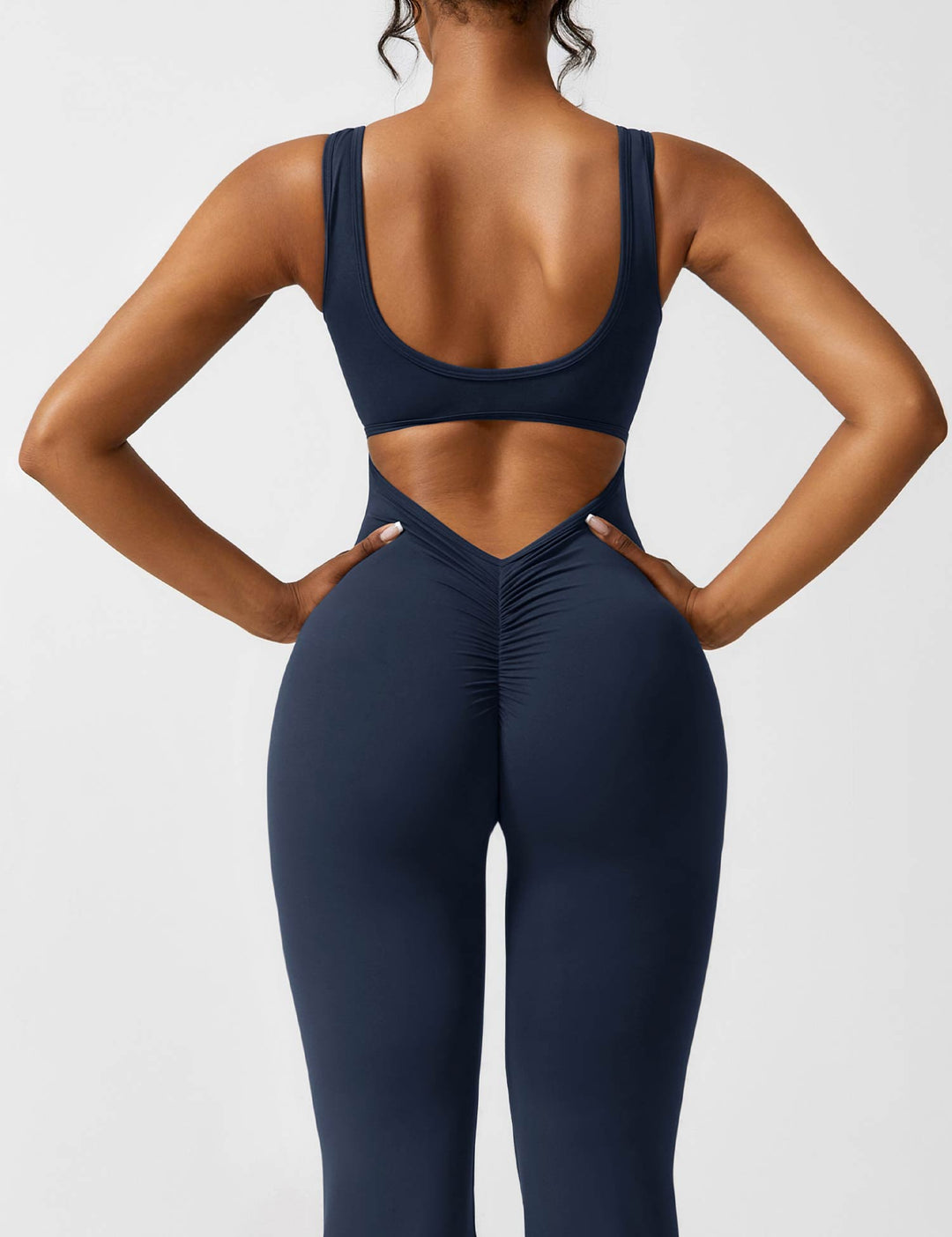 W&W Mode | Hals Jumpsuit mit Ausgestellten Beinen | Elegantes und Figurbetontes Design