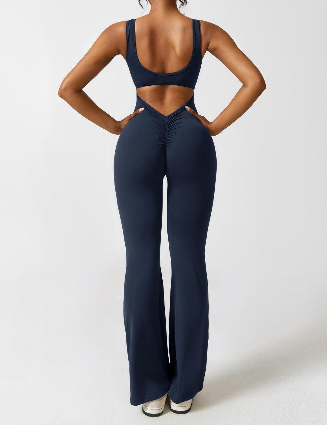 W&W Mode | Hals Jumpsuit mit Ausgestellten Beinen | Elegantes und Figurbetontes Design