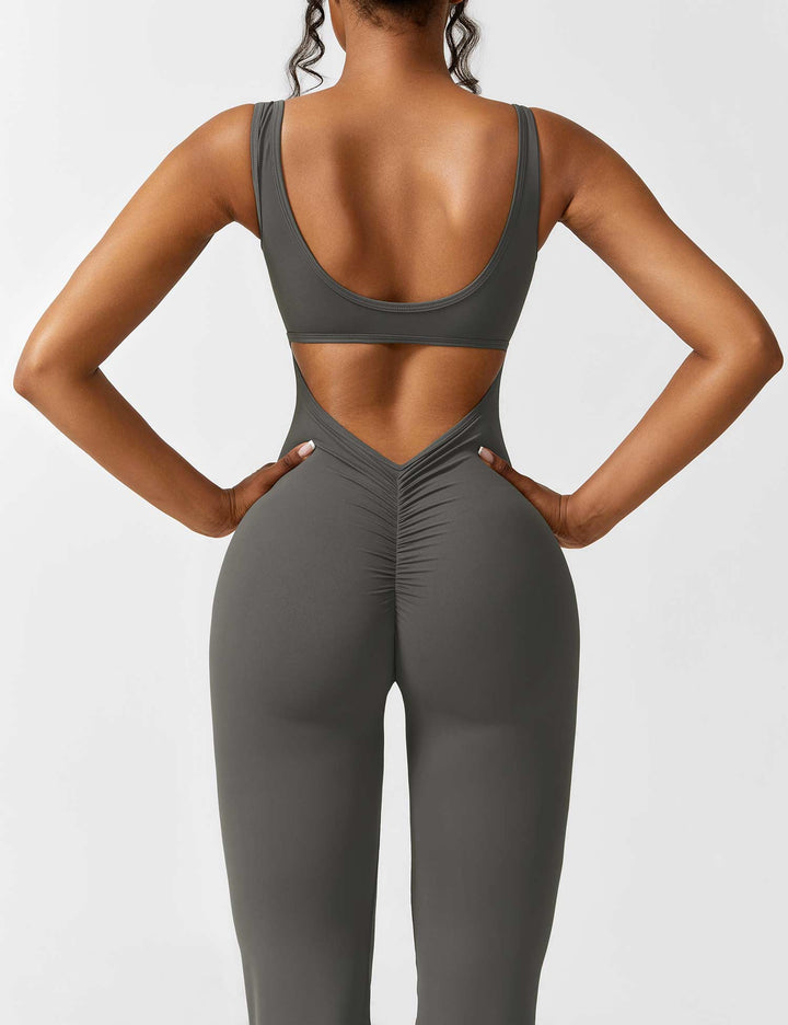 W&W Mode | Hals Jumpsuit mit Ausgestellten Beinen | Elegantes und Figurbetontes Design
