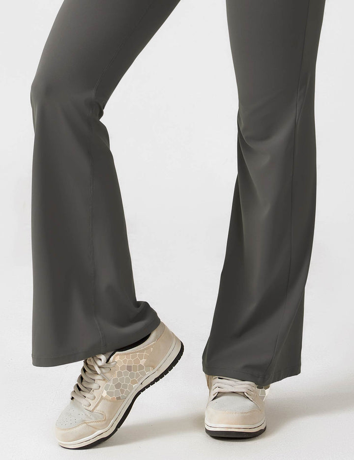 W&W Mode | Hals Jumpsuit mit Ausgestellten Beinen | Elegantes und Figurbetontes Design