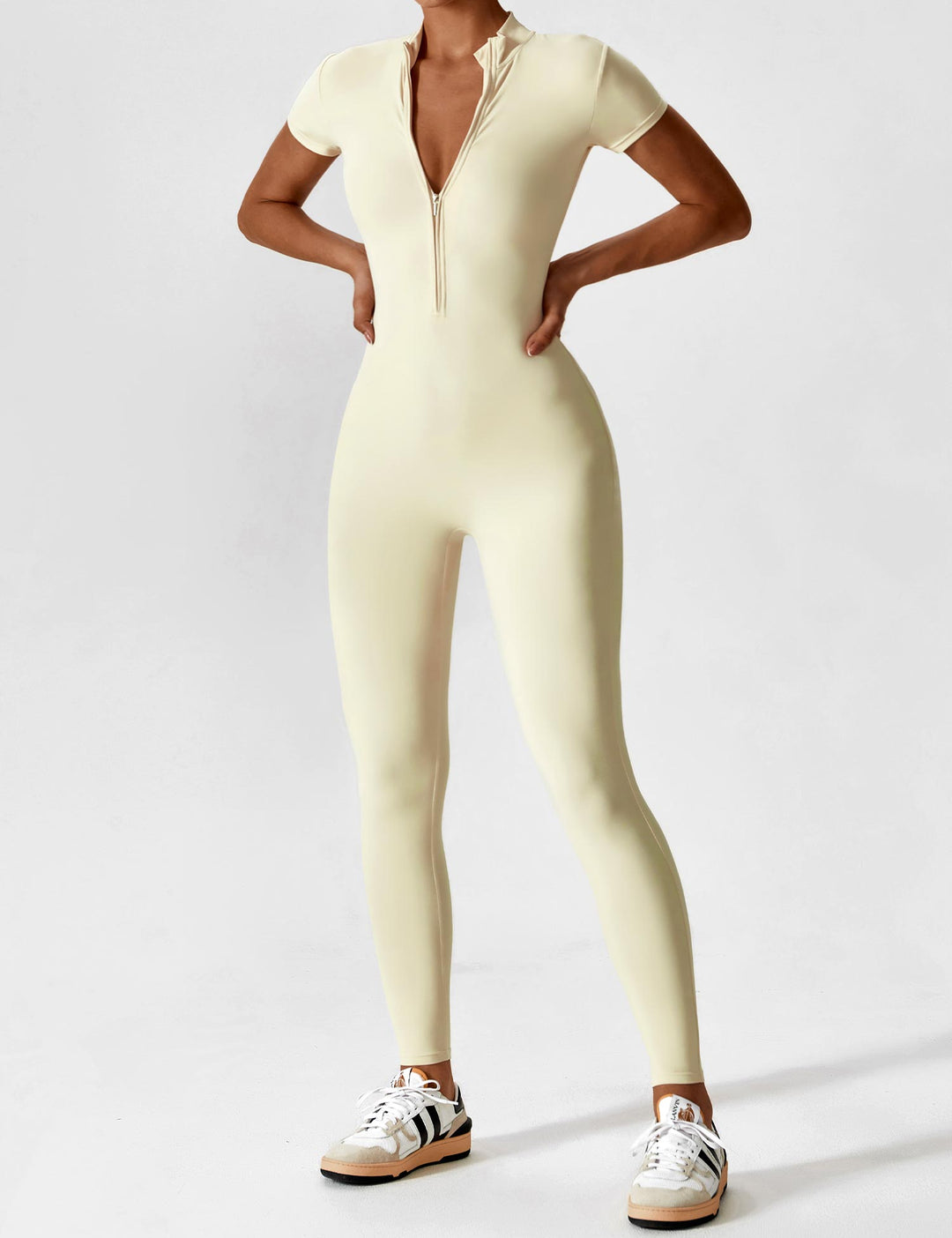 LenaFit – Kurzarm-Reißverschluss-Jumpsuits